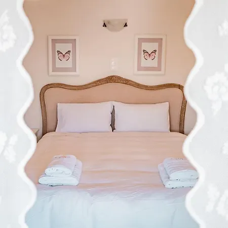 Neptune Sea House - Beachfront