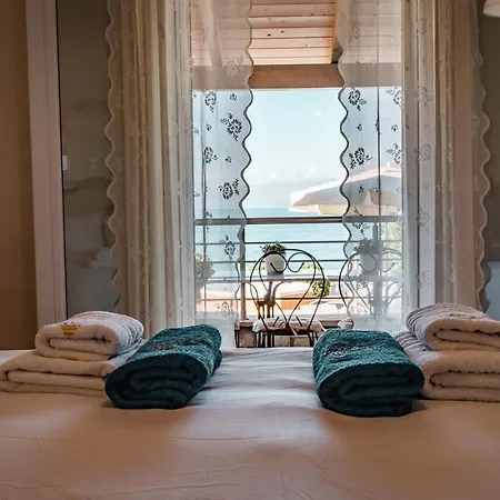 Nyaraló Neptune Sea House - Beachfront *