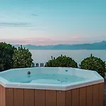 Neptune Sea House - Beachfront * Άγιος Σπυρίδωνας
