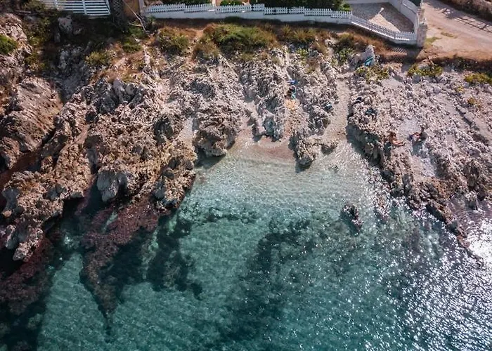 Neptune Sea House - Beachfront Tatil Evi