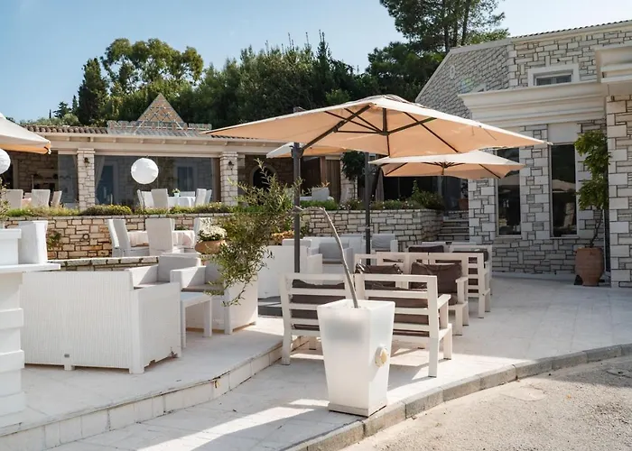 Neptune Sea House - Beachfront